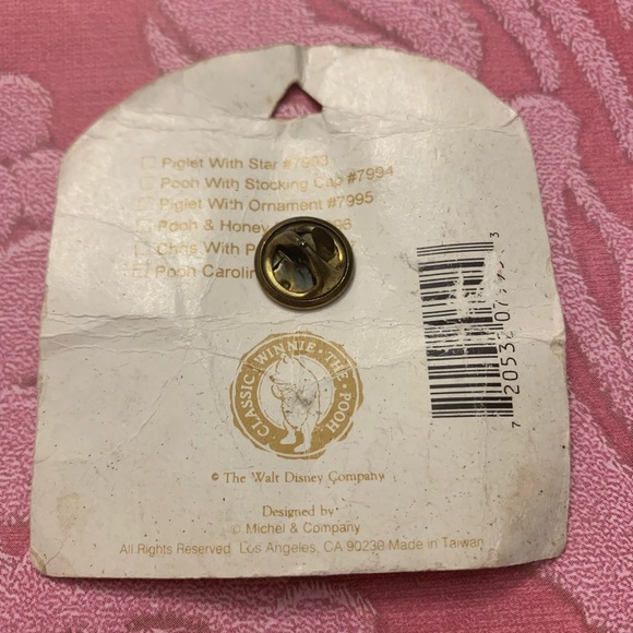 Winnie The Pooh Piglet with an Ornament Retro Pin - Picture 4 of 5